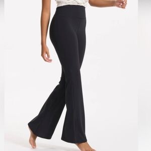 Vuori Black Flare Leggings Size Small
